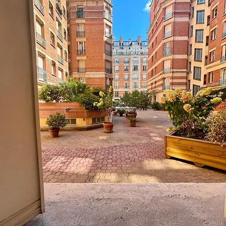 Apartment Commerce Beaugrenelle Paris